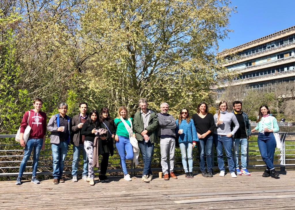 Fotografías de las reuniones en la Universidad de Antioquia, Colombia, en mayo de 2022 (arriba) y en la Universidad de Buenos Aires, Argentina, en septiembre de 2022 (abajo)